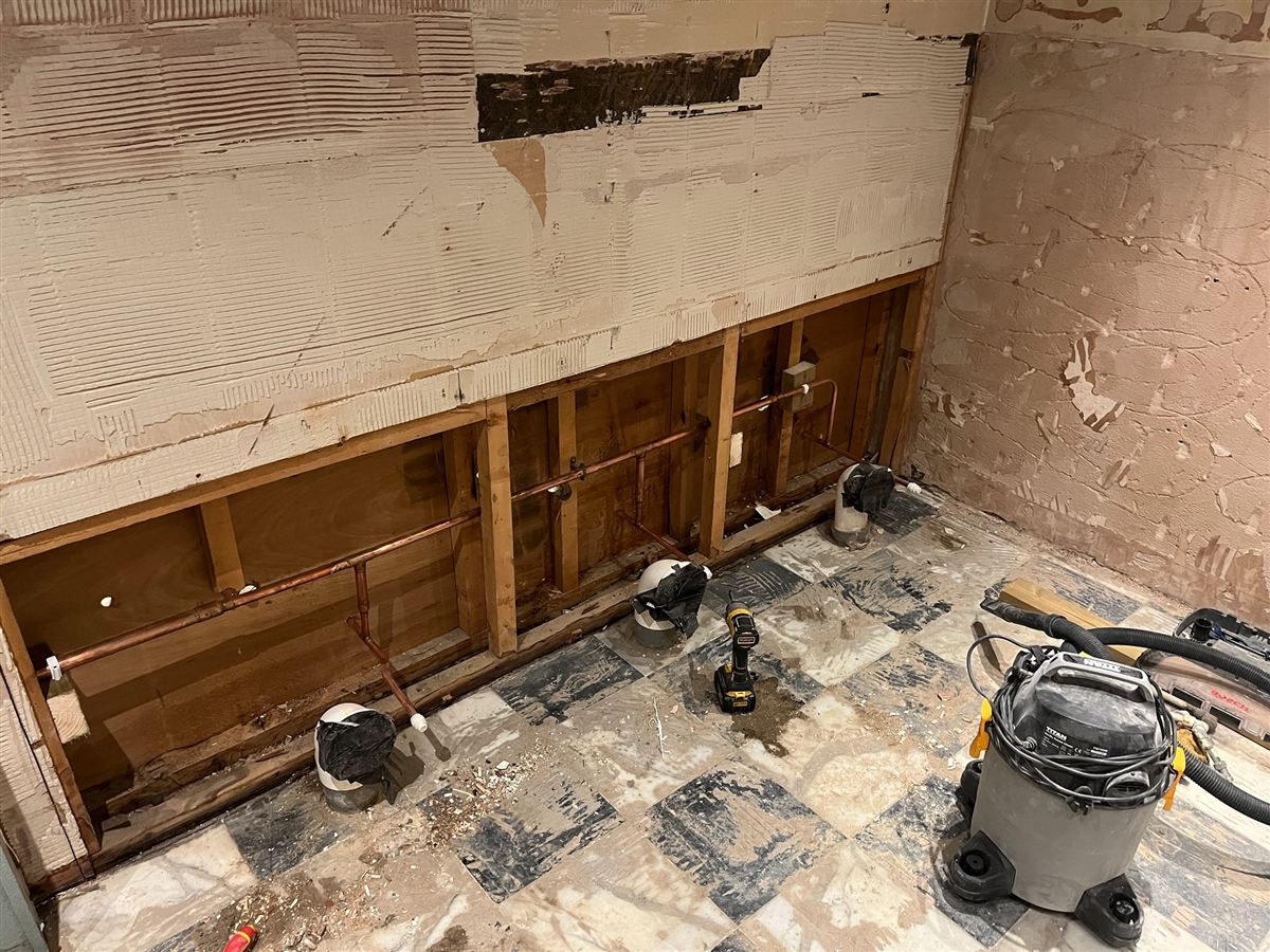 Coldra Court washroom before refurbishment